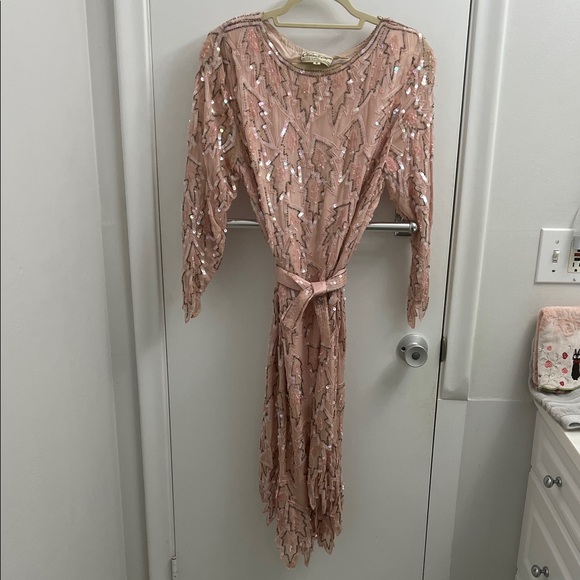 โจ๐Chic Blush Sequin Long Sleeve Dress Vintage Silk Glam๐โจ - Picture 8 of 12